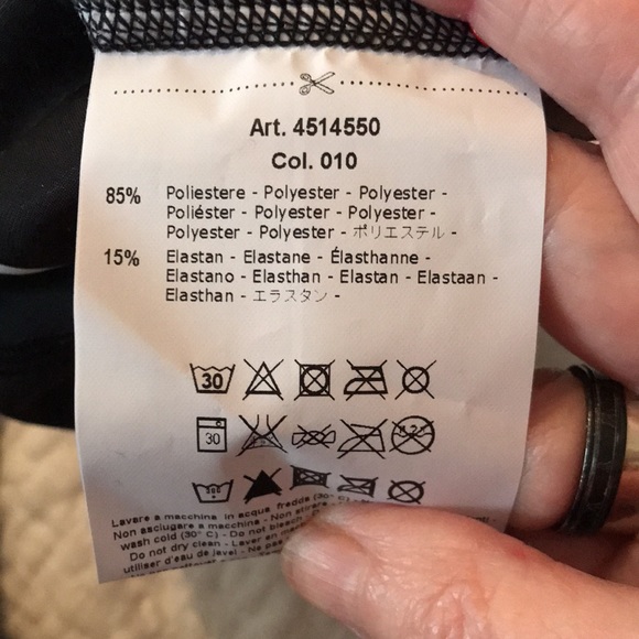 Castelli Bikers Hat in Black & White . One size fit all . Protects from sunburn - Picture 3 of 3